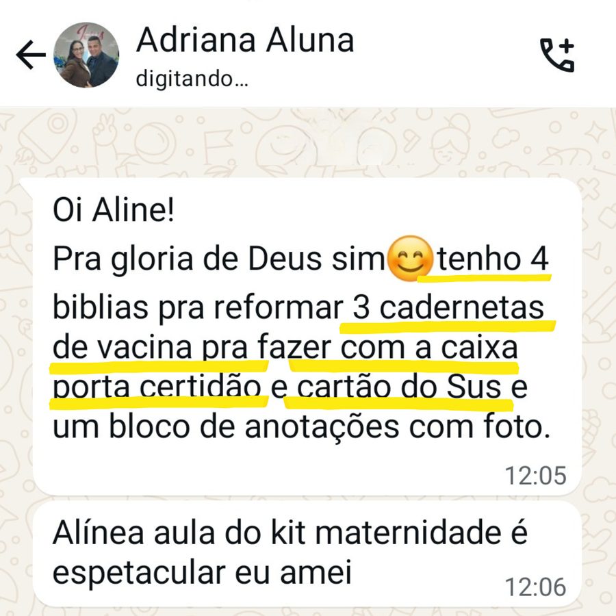 Aluna relatando 4 bíblias e 3 cadernetas de vacina para produzir
